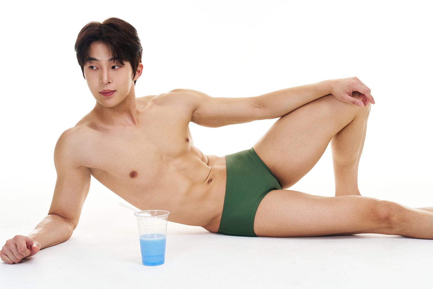룩북 이미지